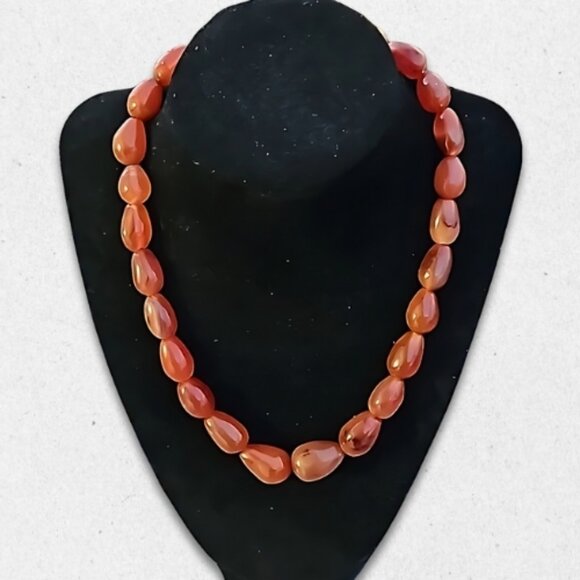 Jewelry - Vintage Inspired Agate Beaded Necklace Teardrop Shaped Screw Clasp Orange W OS